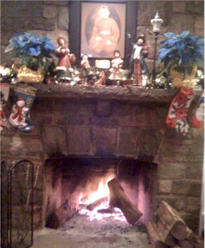 alt-LeoLaders 130 Fireplace at Christmas Time